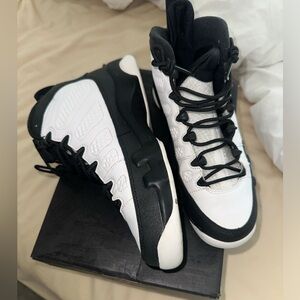 like new jordan 9 retro size 5.5Y